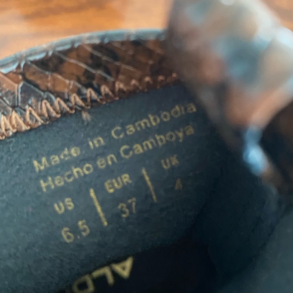 Aldo Brown Faux Snakeskin Ankle Boots Size 6.5 NWT - Picture 5 of 5